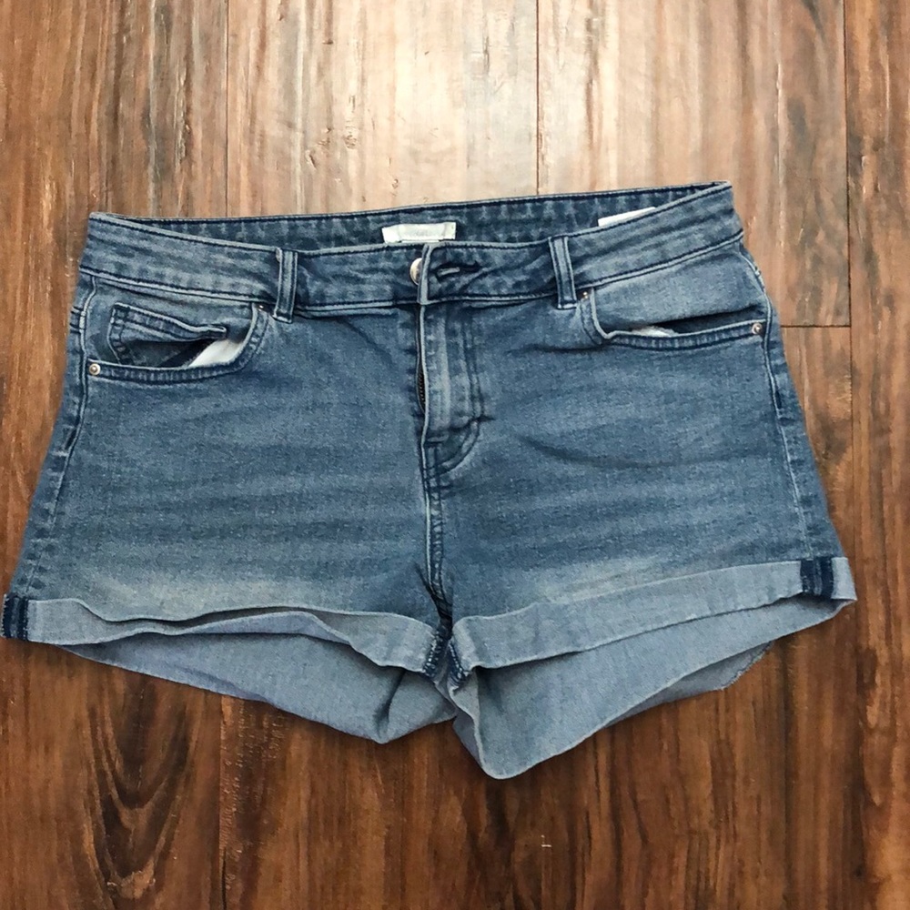 Medium denim shorts